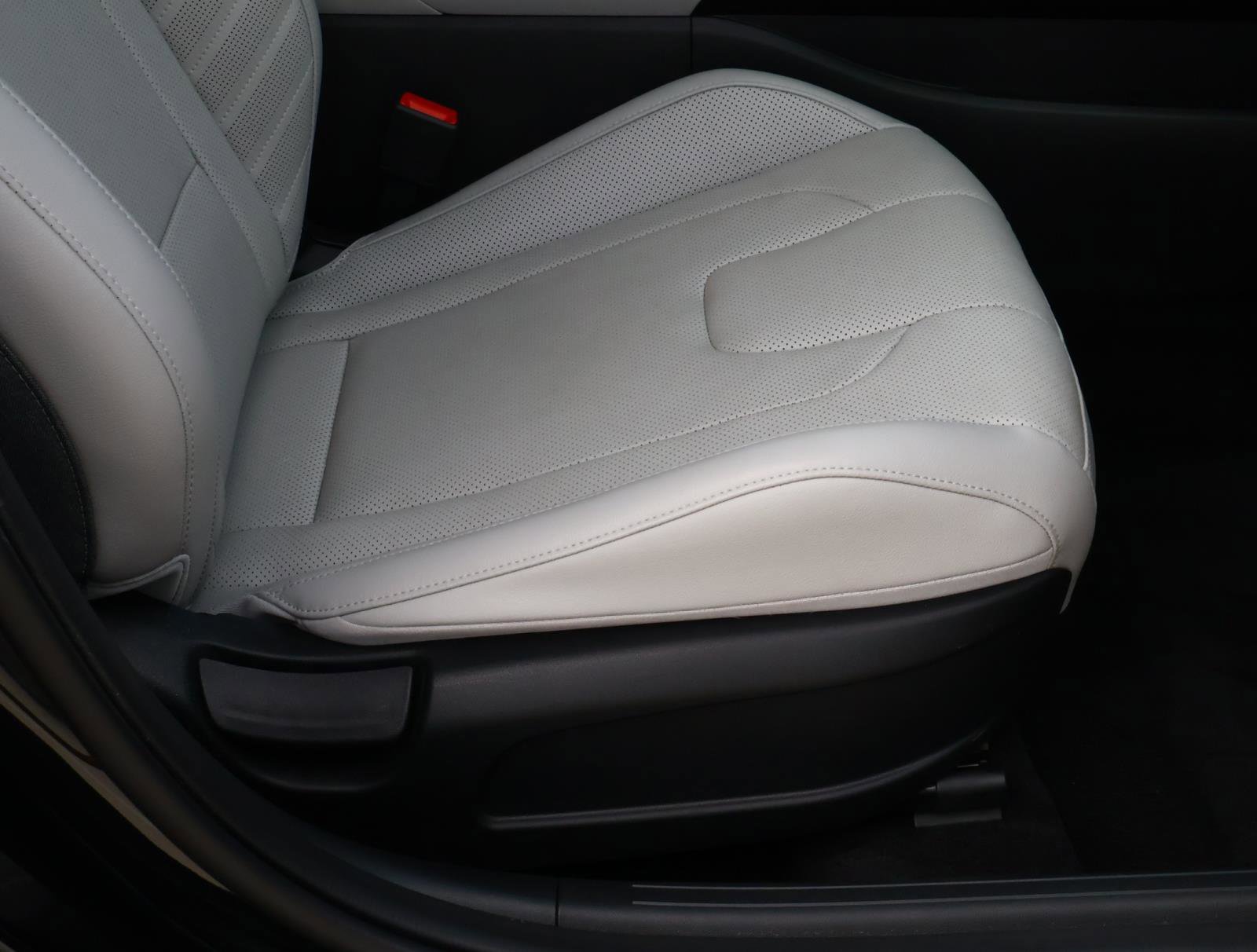 Used 2023 Hyundai Elantra Limited FWD image 13