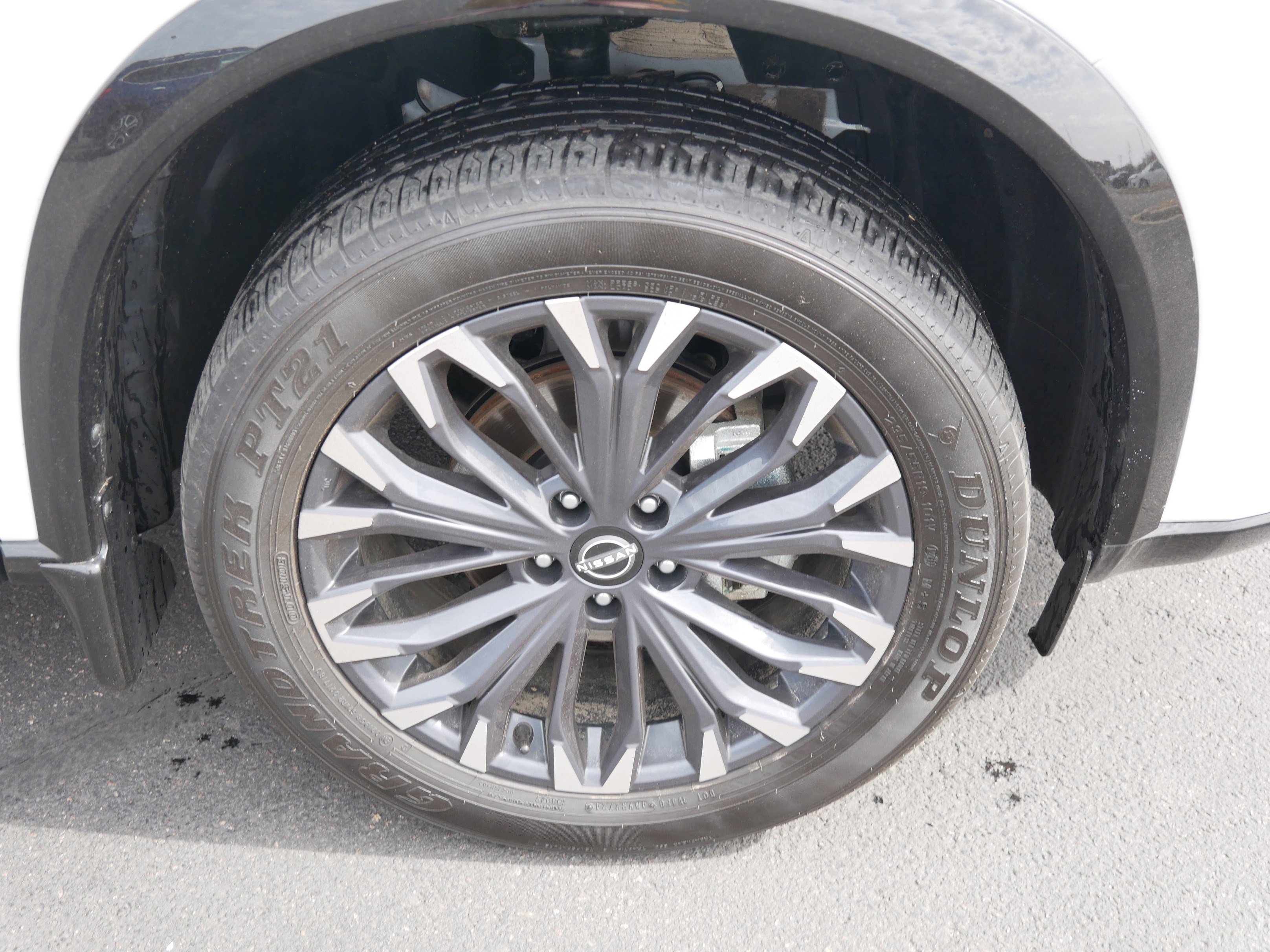 Used 2025 Nissan Rogue Platinum image 16