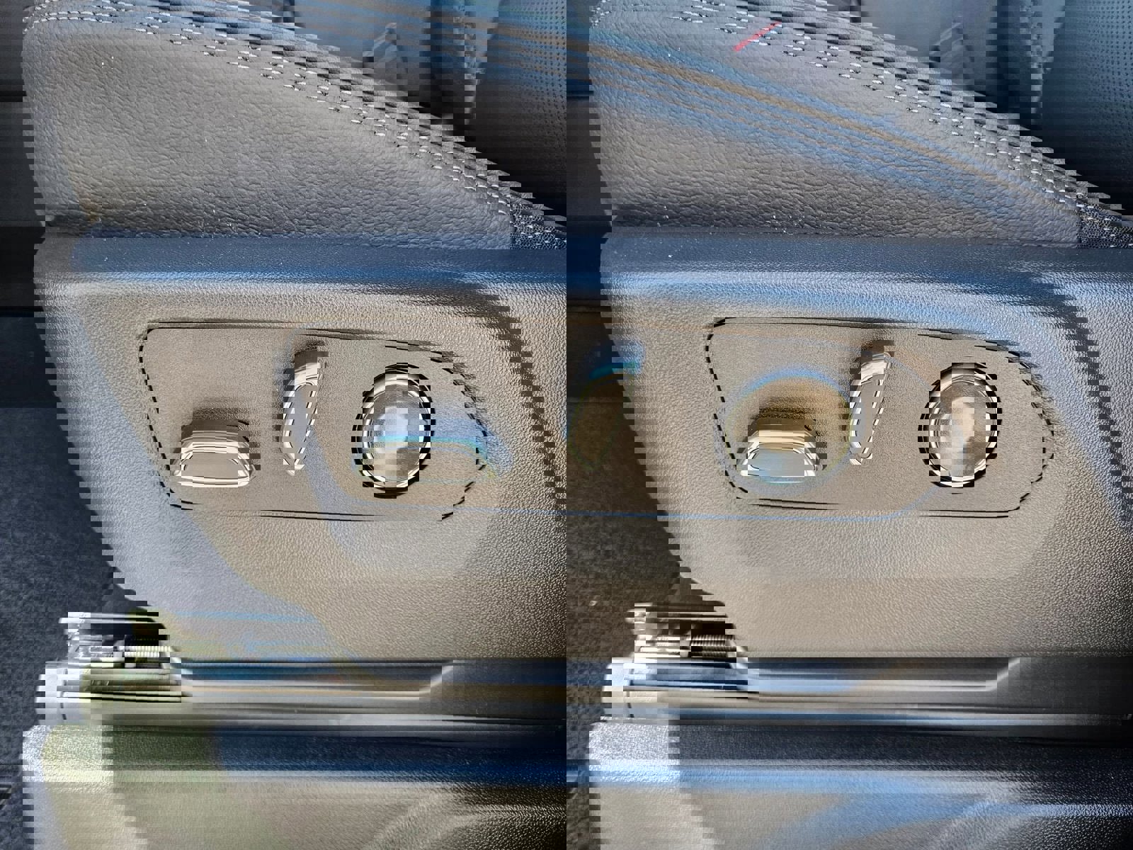 New 2026 GMC Yukon XL Denali w/ Sun & Power Step Package image 23