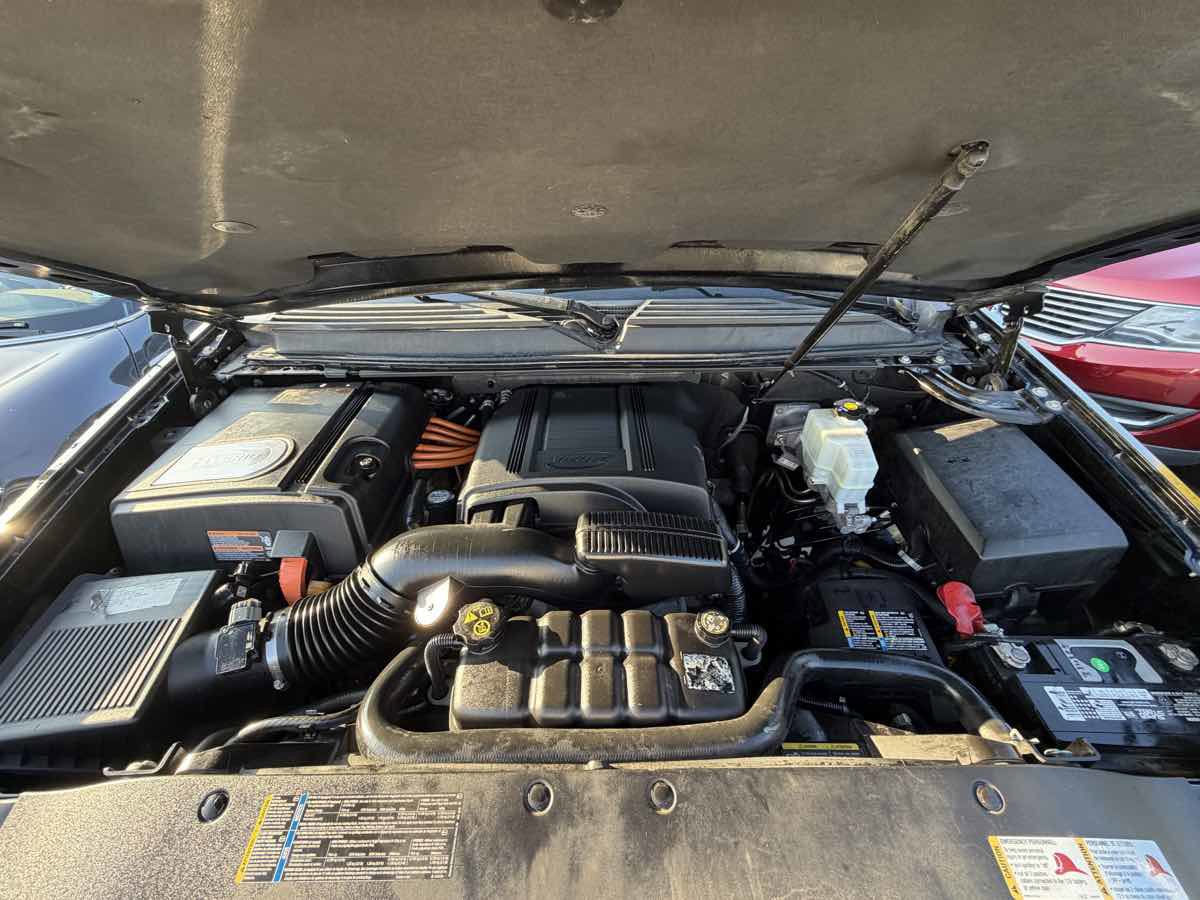 Used 2011 Cadillac Escalade 4WD Hybrid image 20