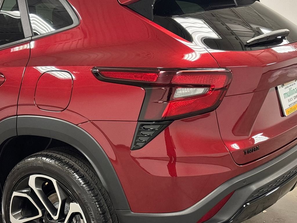 Certified 2025 Chevrolet Trax RS w/ Driver Confidence Package image 20