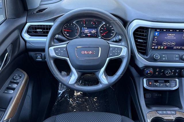 Used 2023 GMC Acadia SLE image 16