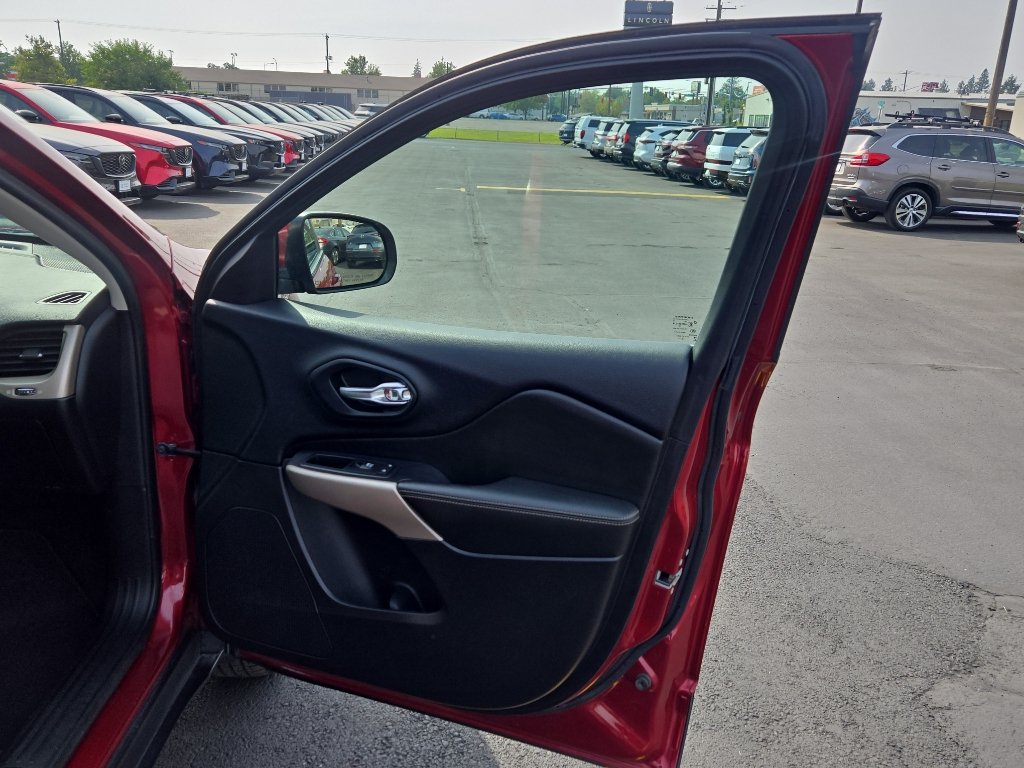 Used 2017 Jeep Cherokee Limited AWD/4WD image 18