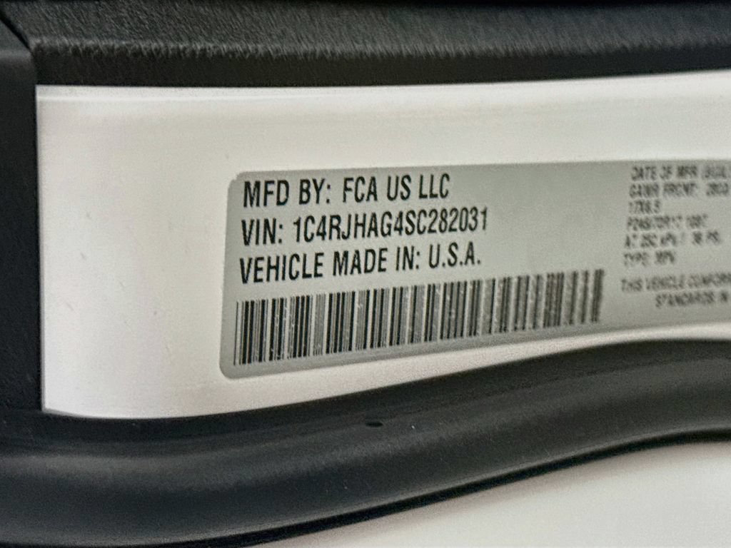 Used 2025 Jeep Grand Cherokee Laredo w/ MOPAR Finishing Package AWD/4WD image 33