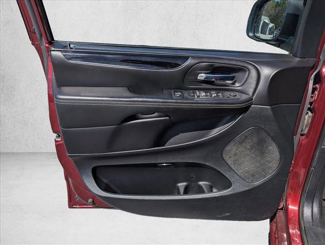 Used 2018 Dodge Grand Caravan SE image 20