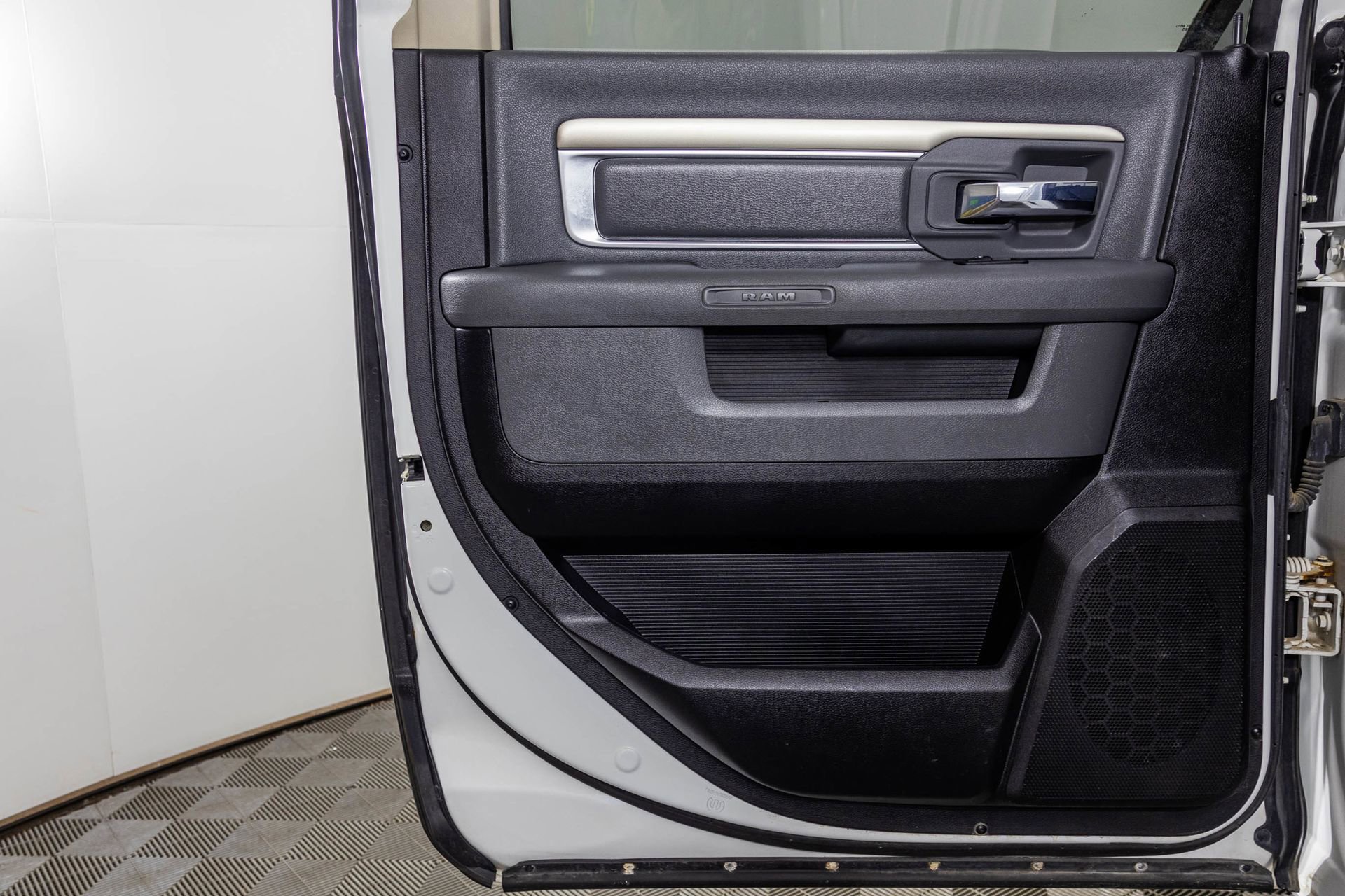 Used 2014 RAM 2500 SLT image 35