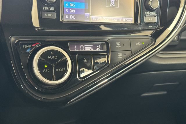 Used 2019 Toyota Prius C FWD image 16