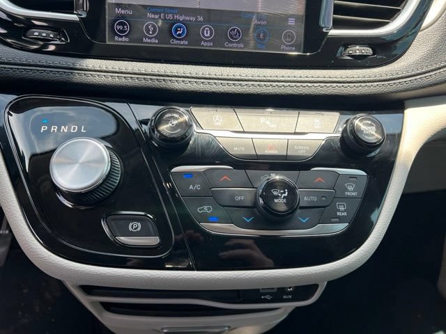 Used 2018 Chrysler Pacifica Limited FWD image 22