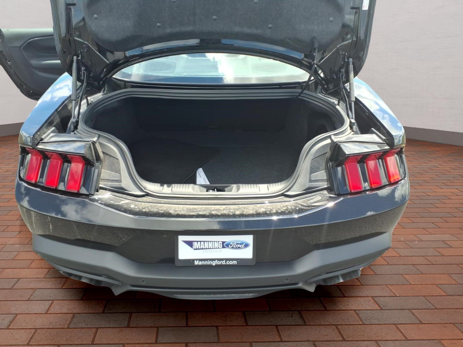 Used 2025 Ford Mustang GT Premium RWD image 28