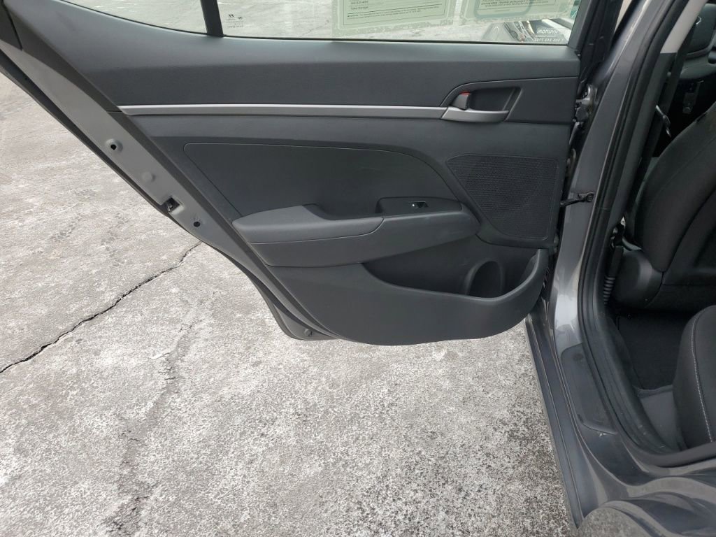 Used 2018 Hyundai Elantra SE image 23