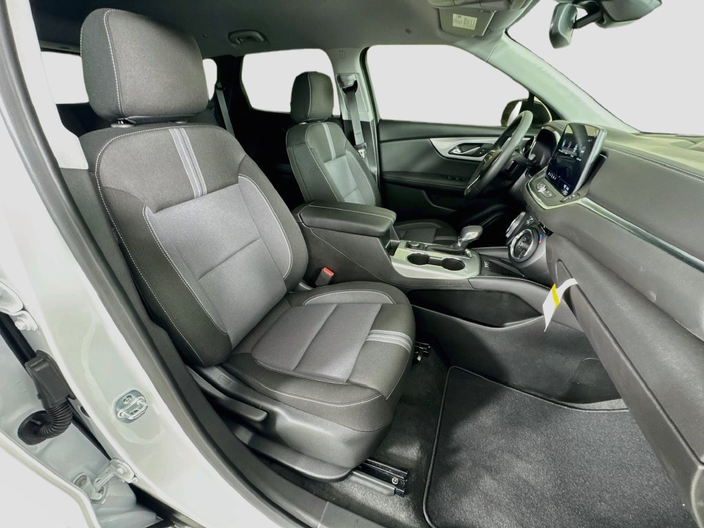 New 2026 Chevrolet Blazer LT w/ Convenience Package FWD image 28