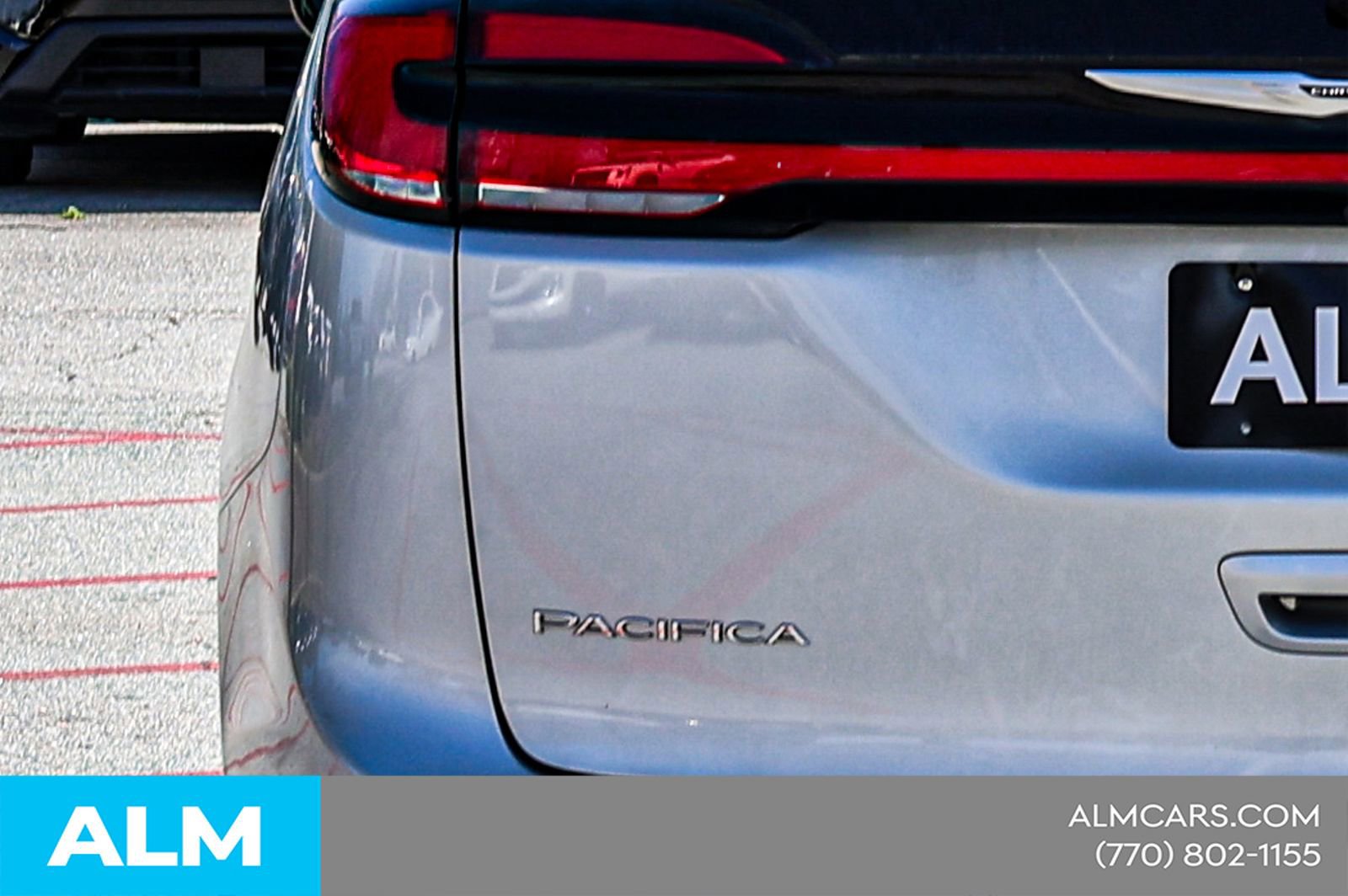 Used 2024 Chrysler Pacifica Touring-L image 14