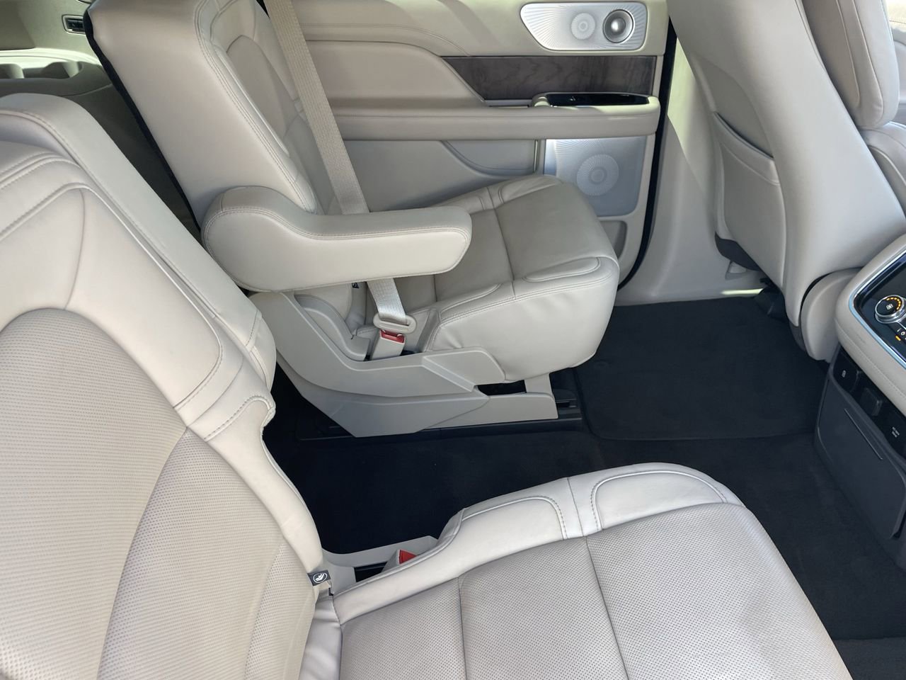 Used 2020 Lincoln Navigator Reserve w/ Luxury Package AWD/4WD image 13