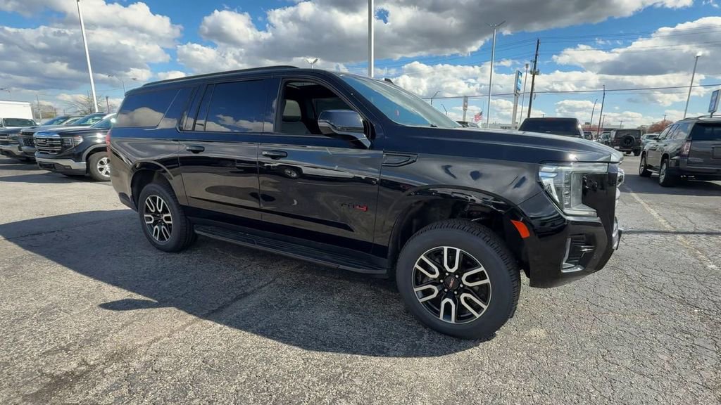 Used 2022 GMC Yukon XL AT4 AWD/4WD image 2
