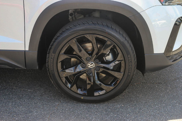 Used 2023 Volkswagen Taos SE FWD image 15