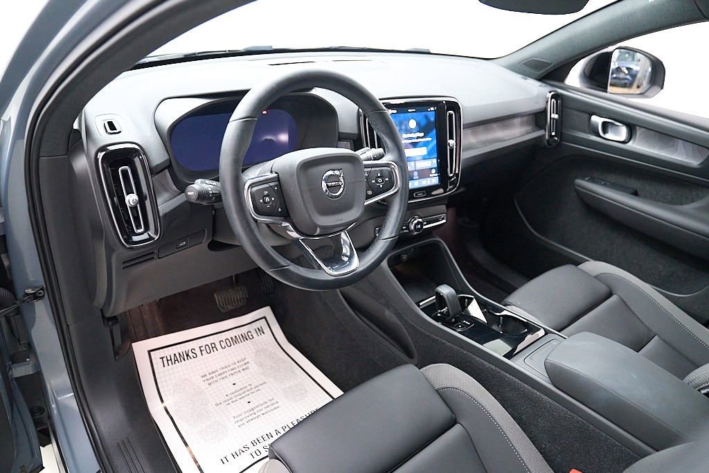 Used 2023 Volvo C40 Recharge Core AWD/4WD image 11