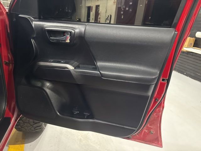 Used 2020 Toyota Tacoma TRD Off-Road w/ Technology Package image 28