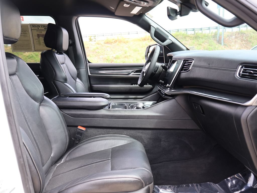 Used 2023 Jeep Wagoneer 4WD image 8