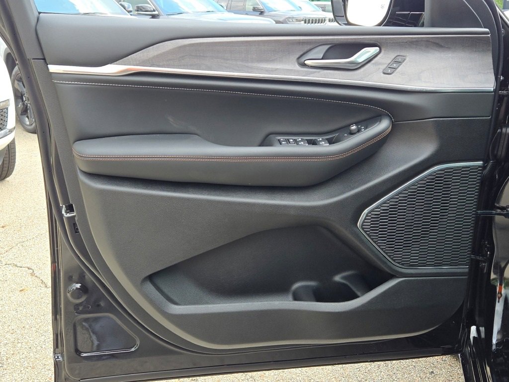 New 2025 Jeep Grand Cherokee L Overland w/ Trailer Tow Package image 23