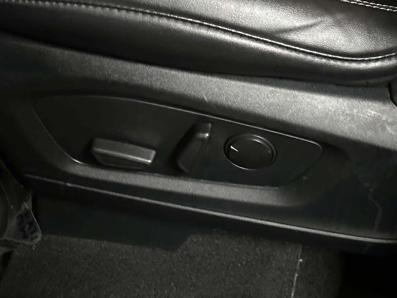 Used 2023 Ford Explorer XLT w/ Equipment Group 202A image 17