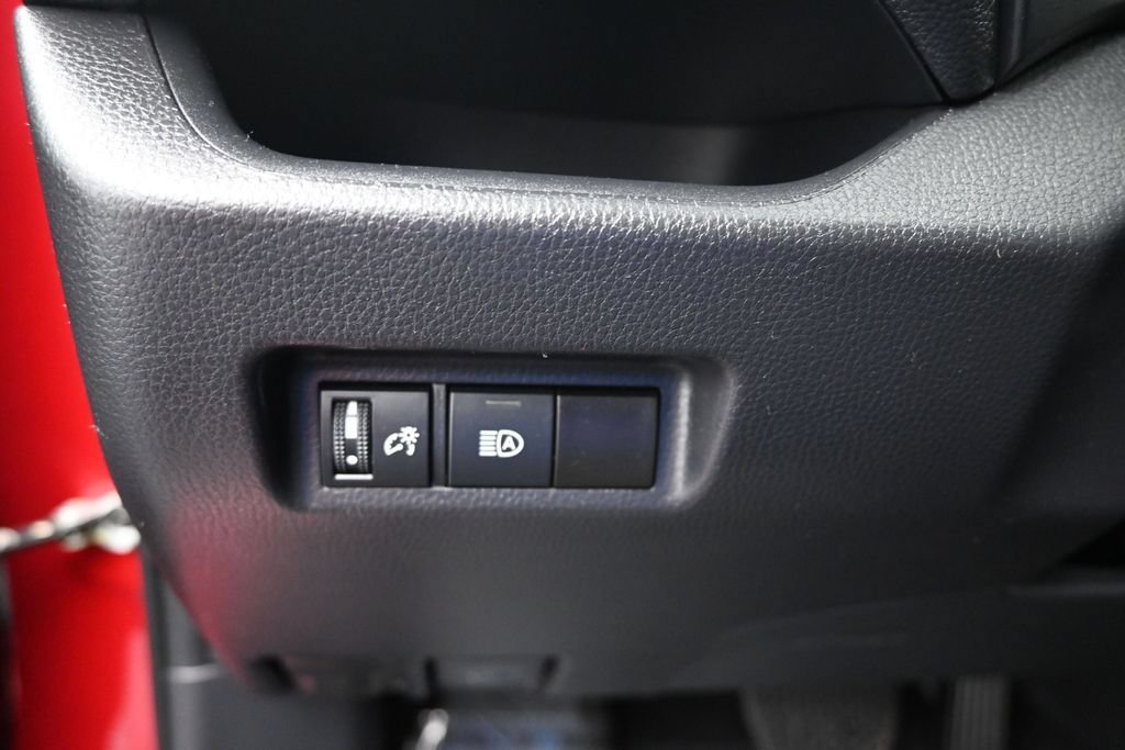 Used 2025 Toyota RAV4 XLE AWD/4WD image 21