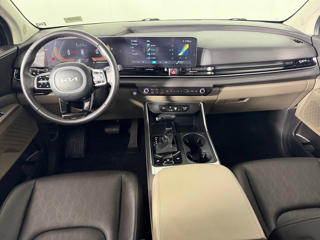 Used 2025 Kia Carnival EX FWD image 15
