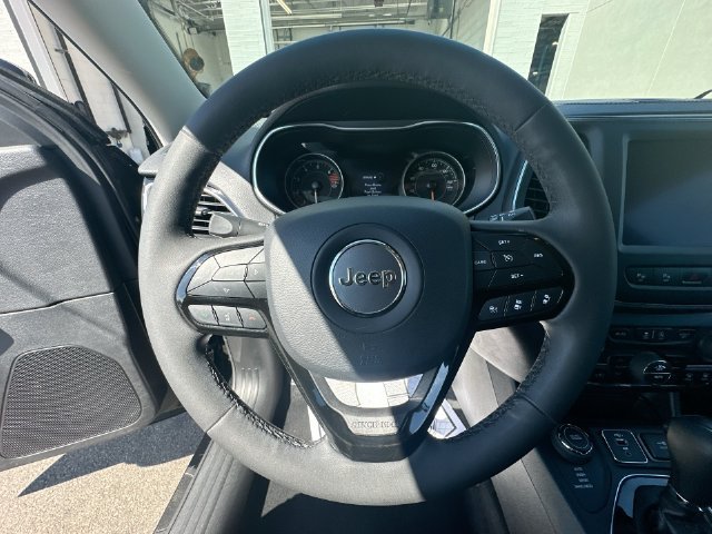 Certified 2023 Jeep Cherokee Altitude Lux AWD/4WD image 16