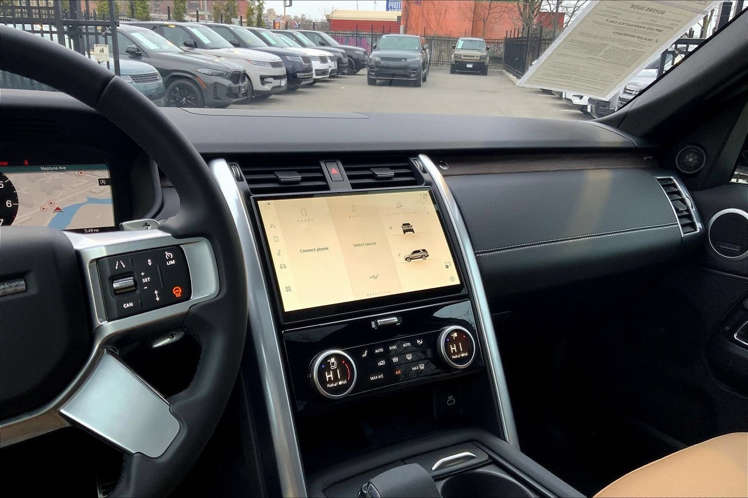 Certified 2025 Land Rover Discovery Dynamic SE AWD/4WD image 6