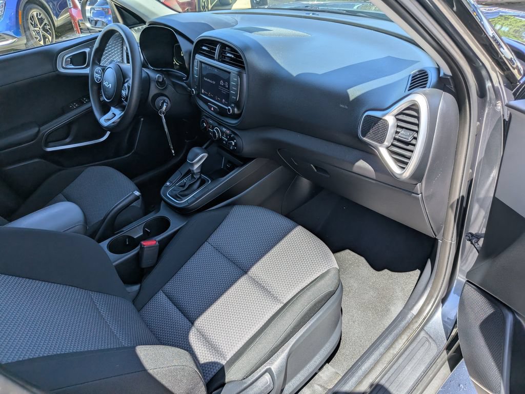 Certified 2023 Kia Soul LX w/ LX Technology Package FWD image 12