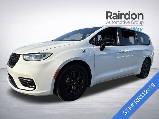 Used 2024 Chrysler Pacifica Limited FWD image 3