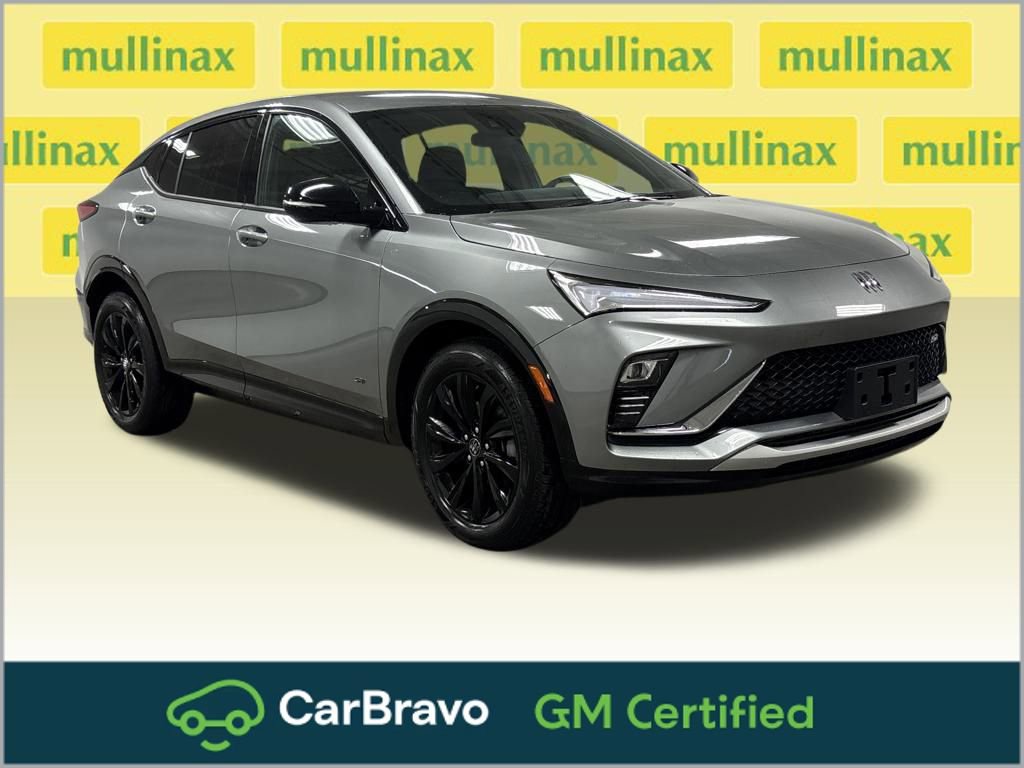 Used 2025 Buick Envista Sport Touring image 1