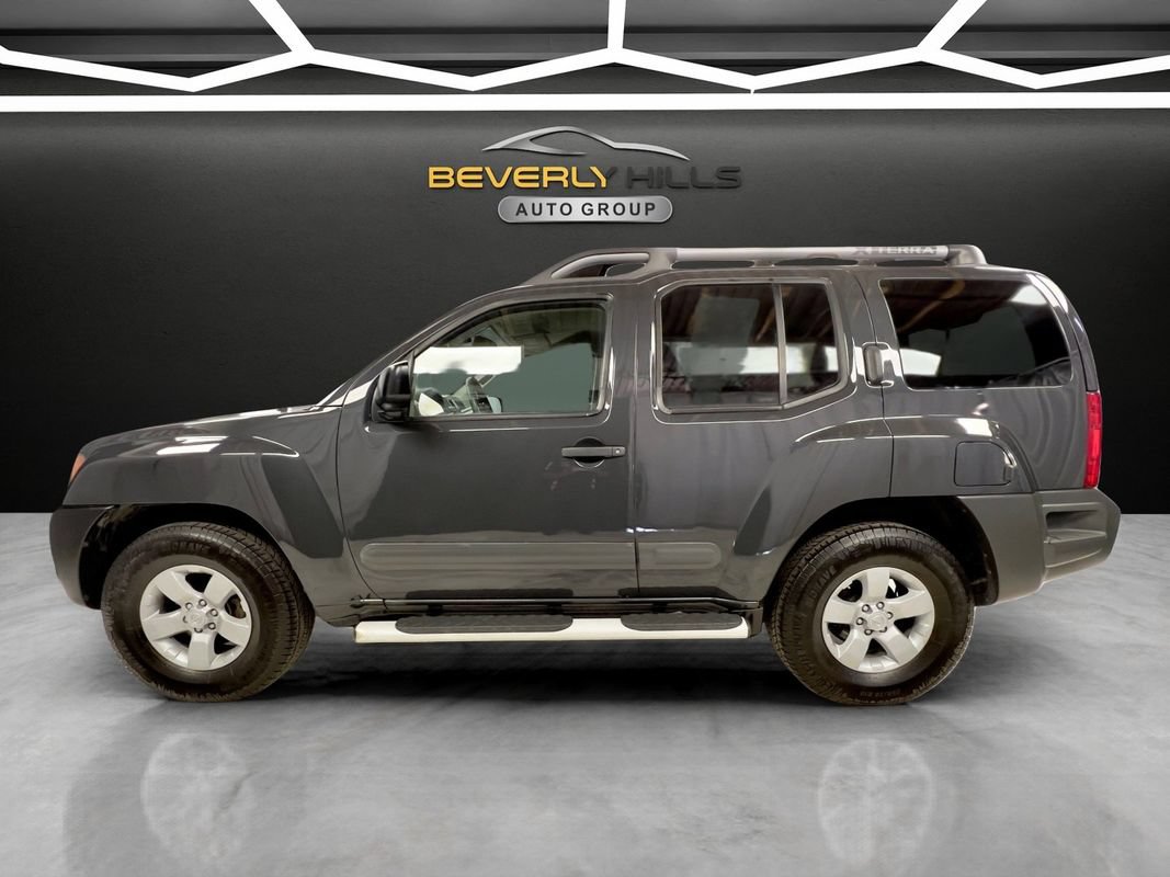 Used 2013 Nissan Xterra S RWD image 2