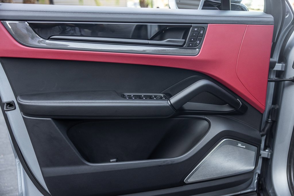 Certified 2025 Porsche Cayenne GTS image 22