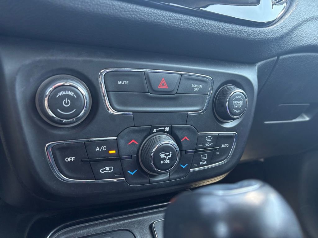 Used 2021 Jeep Compass Latitude w/ Sun and Sound Group image 26