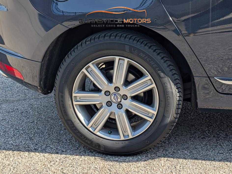 Used 2017 Volvo XC60 T5 Inscription w/ Preferred Option Package AWD/4WD image 9