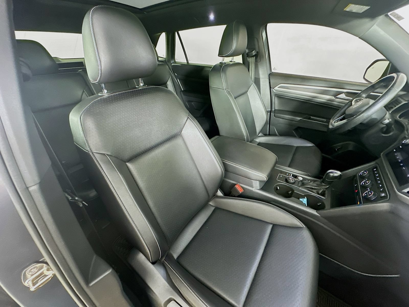 Used 2020 Volkswagen Atlas Cross Sport SE w/ Panoramic Sunroof Package AWD/4WD image 44