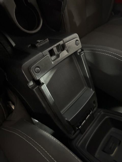 Used 2013 Jeep Wrangler Unlimited Sahara AWD/4WD image 13