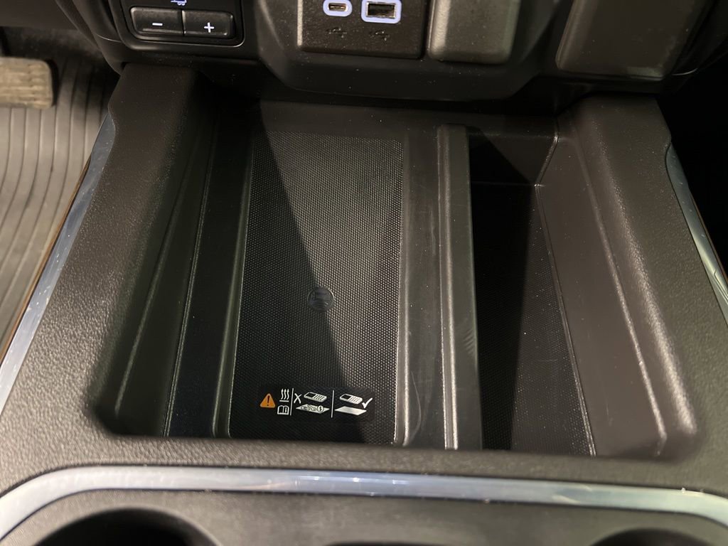 Used 2022 Chevrolet Silverado 1500 High Country w/ Technology Package image 17