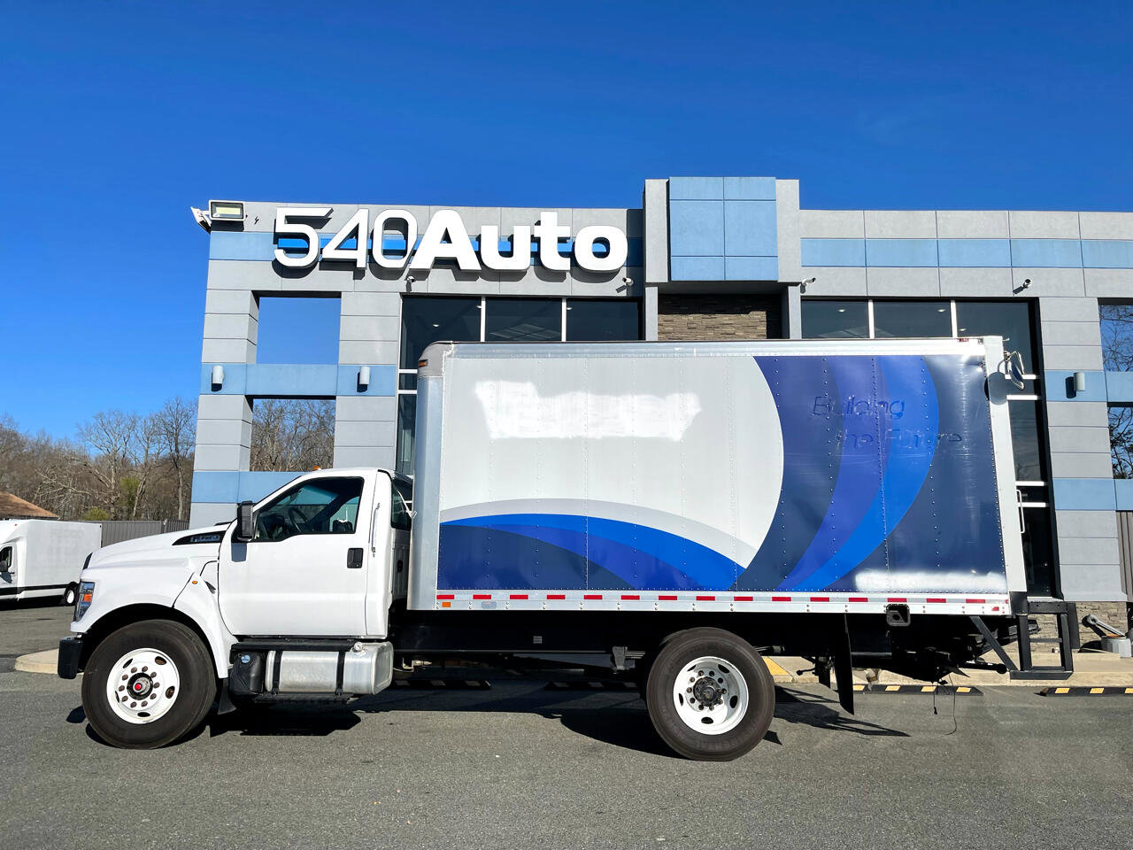Used 2018 Ford F750 2WD Regular Cab Super Duty image 2