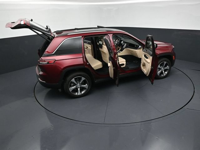 Used 2024 Jeep Grand Cherokee Limited 4xe w/ Luxury Tech Group II AWD/4WD image 30
