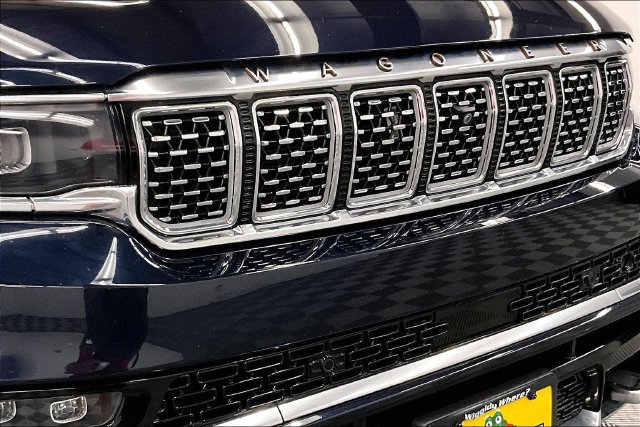 Used 2025 Jeep Grand Wagoneer L Series III w/ Rear-Seat Entertainment Group AWD/4WD image 34