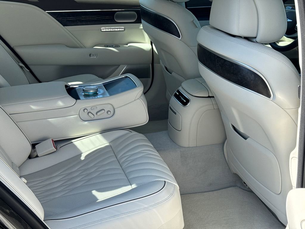 Used 2025 Genesis G90 3.5T image 15