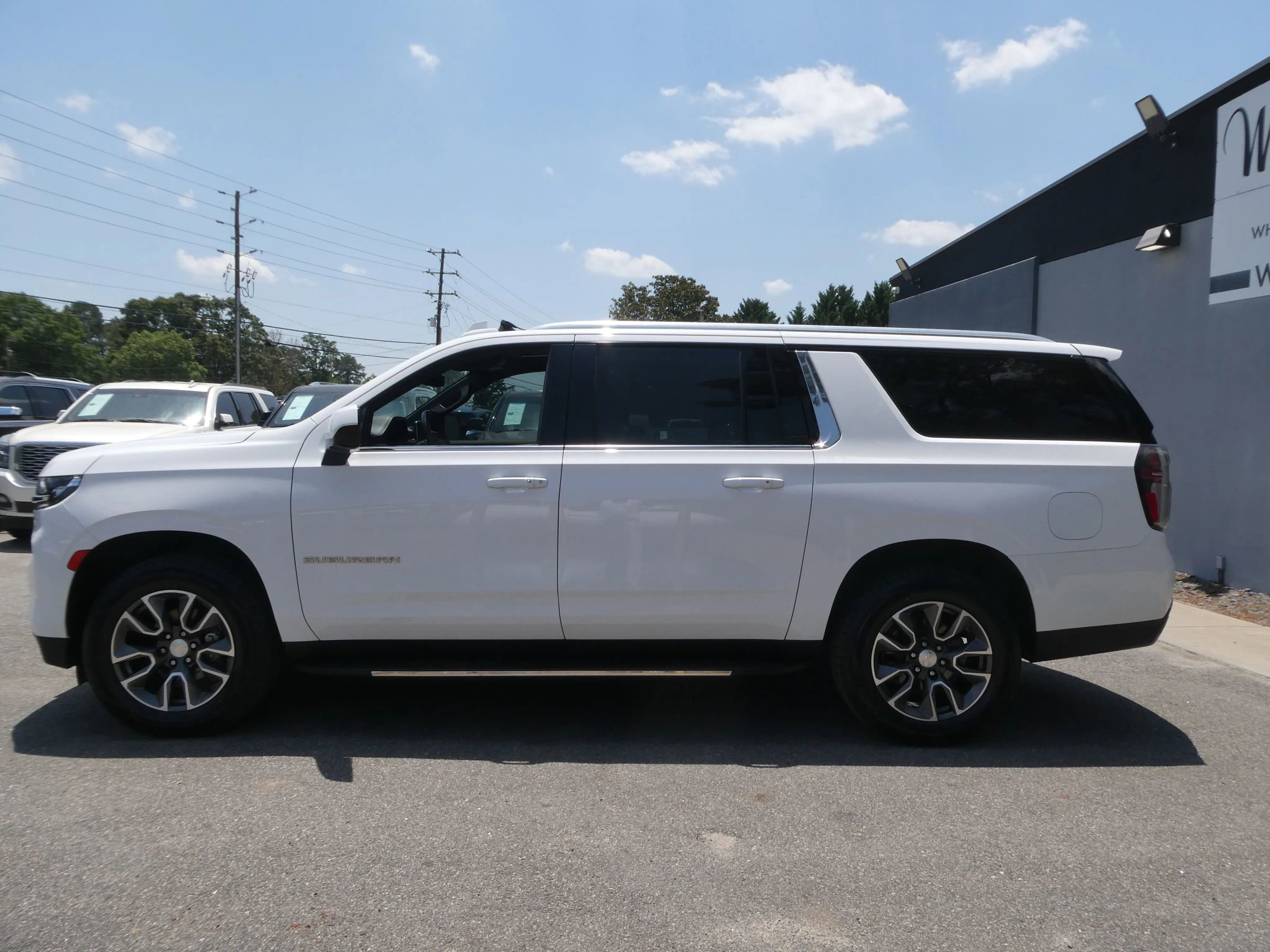 Used 2021 Chevrolet Suburban LT w/ Rear Media and Nav Package AWD/4WD image 9