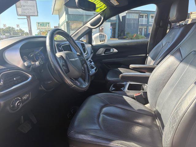 Used 2018 Chrysler Pacifica Touring-L Plus FWD image 5