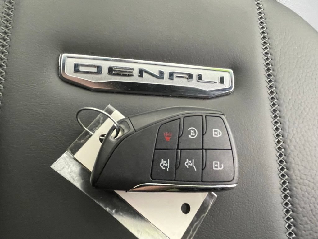 Used 2025 GMC Yukon Denali AWD/4WD image 34