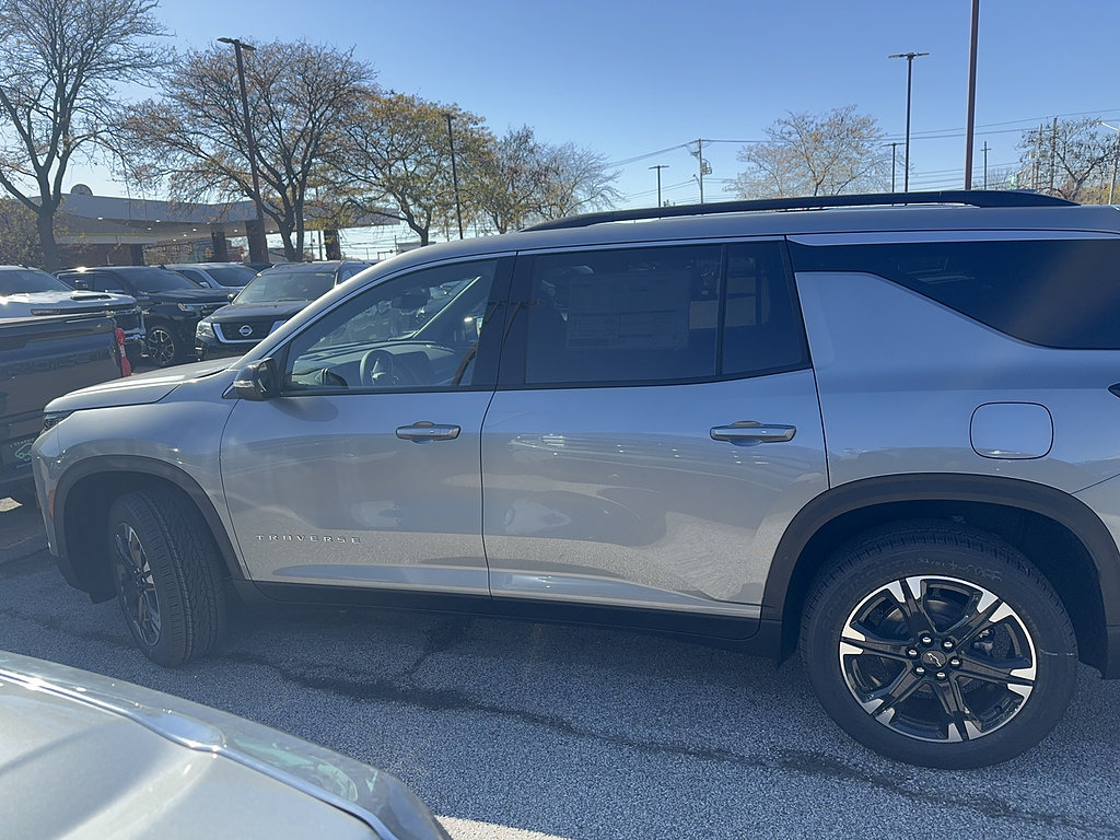 New 2027 Chevrolet Traverse LT AWD/4WD image 2