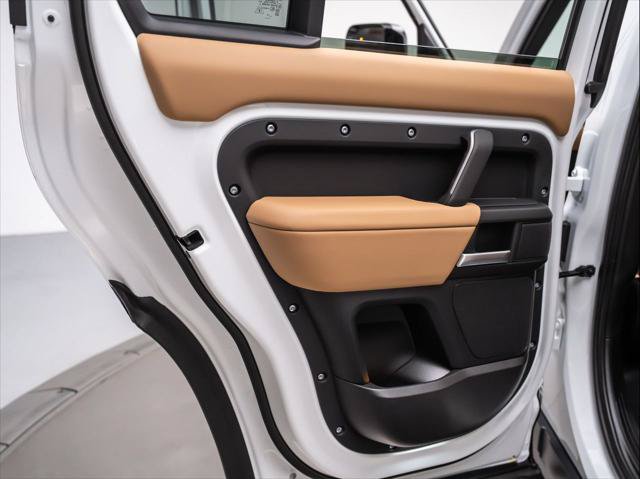 New 2026 Land Rover Defender 110 X-Dynamic SE AWD/4WD image 24
