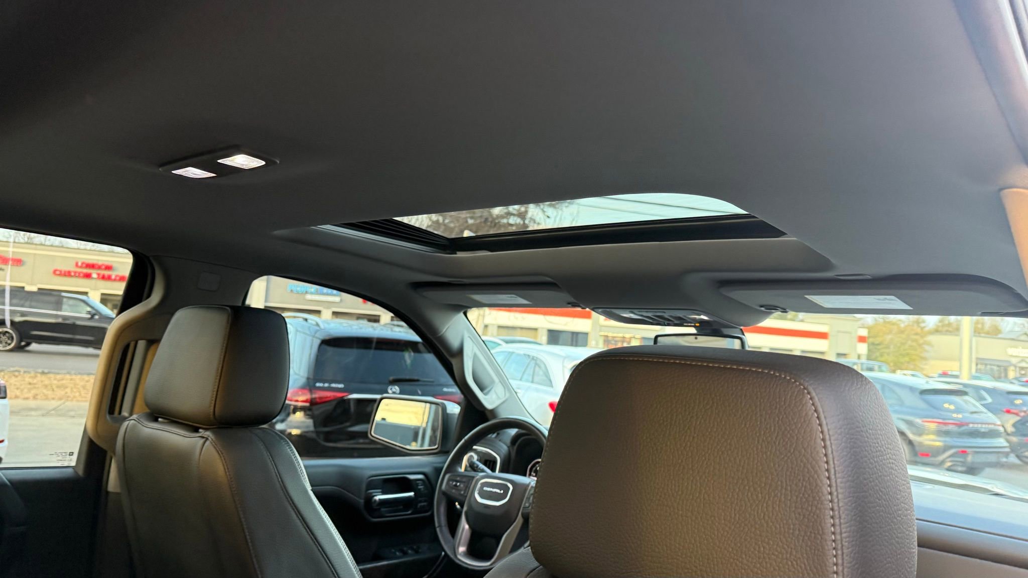 Used 2022 GMC Sierra 1500 Denali w/ Denali Premium Package image 31