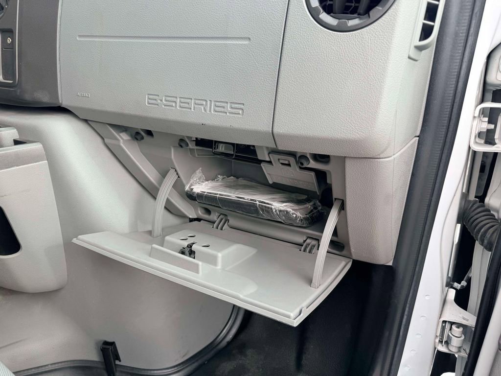 Used 2019 Ford E-350 and Econoline 350 Super Duty RWD image 7