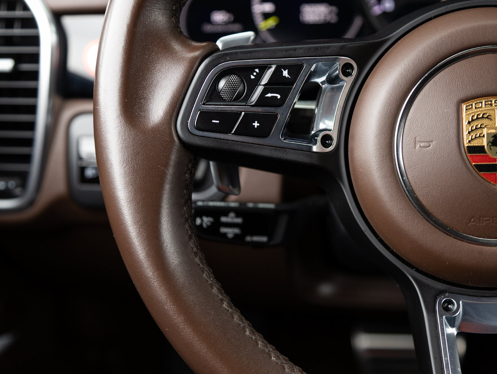 Certified 2020 Porsche Cayenne Turbo S AWD/4WD image 15